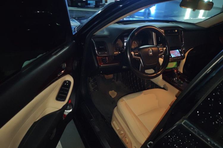 Used Toyota Crown 2015 2.0T Fashion Edition Driver Seat