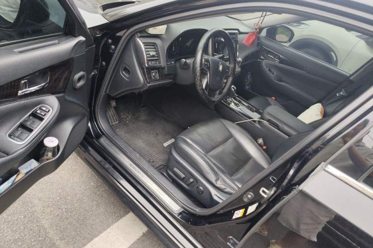 Used Toyota Crown 2015 2.0T Fashion Edition Driver Seat
