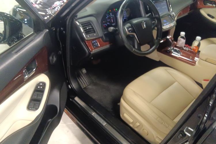 Used Toyota Crown 2015 2.0T Fashion Edition Driver Seat