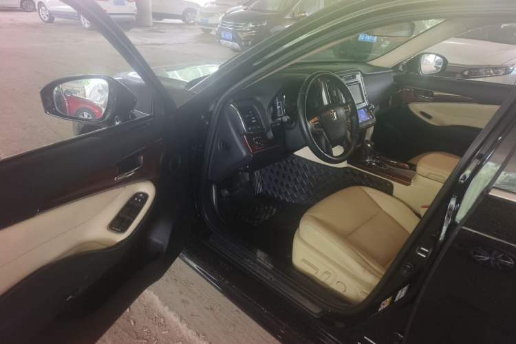 Used Toyota Crown 2015 2.0T Fashion Edition Driver Seat