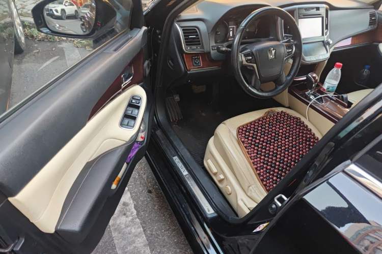 Used Toyota Crown 2015 2.0T Fashion Edition Driver Seat