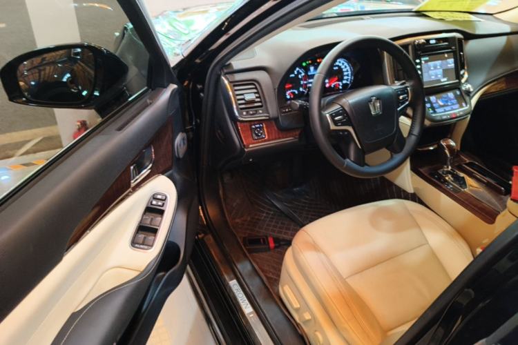 Used Toyota Crown 2015 2.0T Fashion Edition Driver Seat