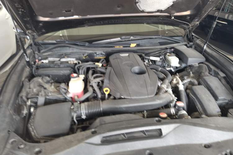 Used Toyota Crown 2015 2.0T Fashion Edition Engine Bay