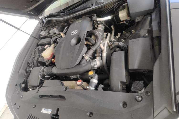 Used Toyota Crown 2015 2.0T Elite Edition Engine Bay