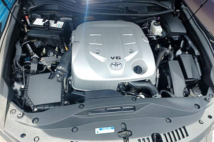 Used Toyota Crown 2015 2.5L Smart Edition Engine Bay