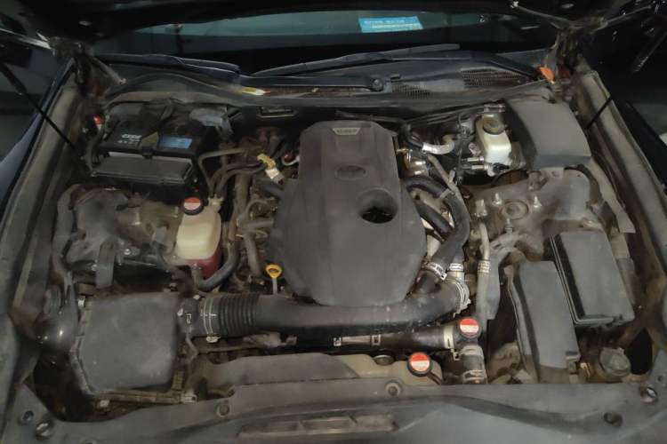Used Toyota Crown 2015 2.0T Fashion Edition Engine Bay