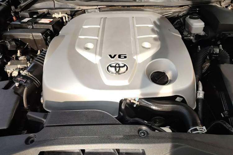 Used Toyota Crown 2015 2.5L Smart Edition Engine Bay