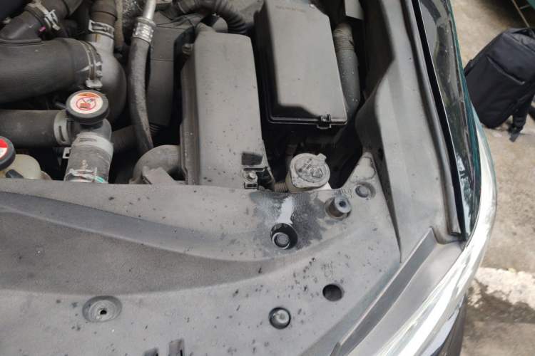 Used Toyota Crown 2015 2.0T Fashion Edition Engine Bay Left