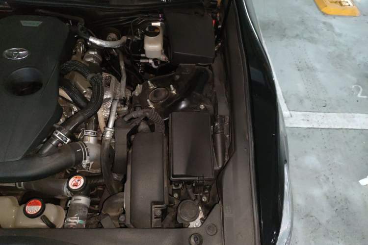 Used Toyota Crown 2015 2.0T Fashion Edition Engine Bay Left