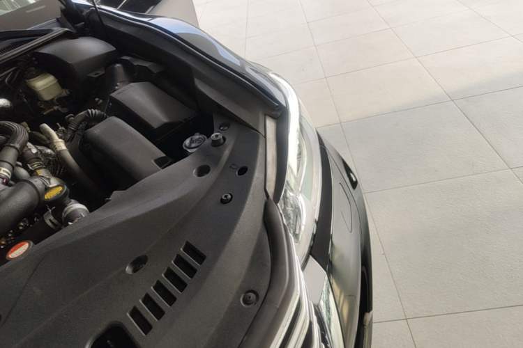 Used Toyota Crown 2015 2.0T Elite Edition Engine Bay Left
