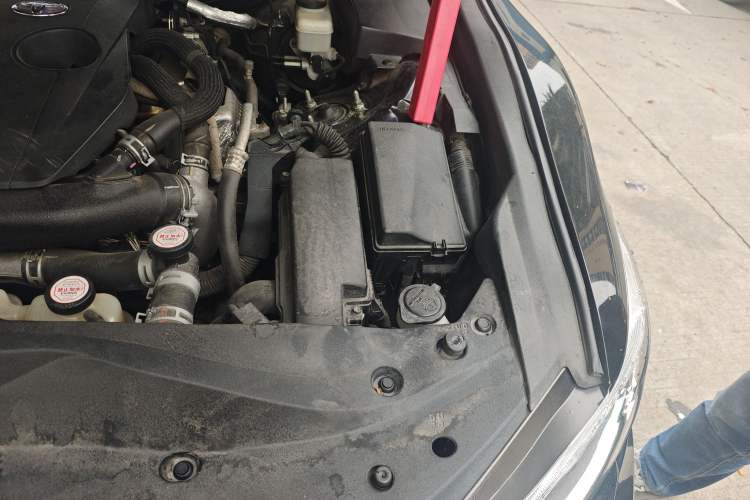 Used Toyota Crown 2015 2.0T Fashion Edition Engine Bay Left