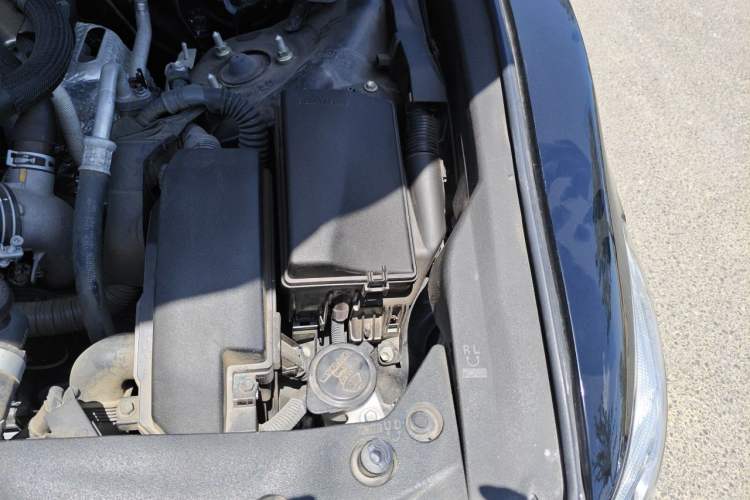 Used Toyota Crown 2015 2.0T Fashion Edition Engine Bay Left