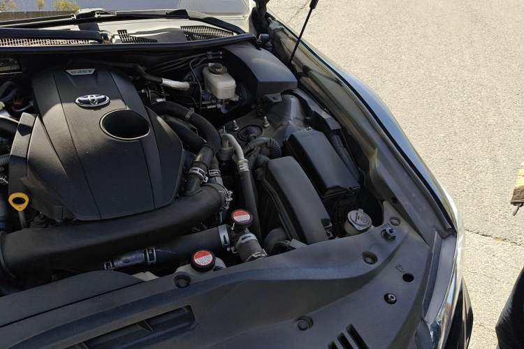 Used Toyota Crown 2015 2.0T Fashion Edition Engine Bay Left