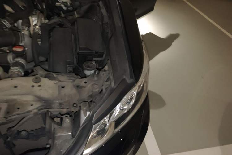Used Toyota Crown 2015 2.0T Fashion Edition Engine Bay Left