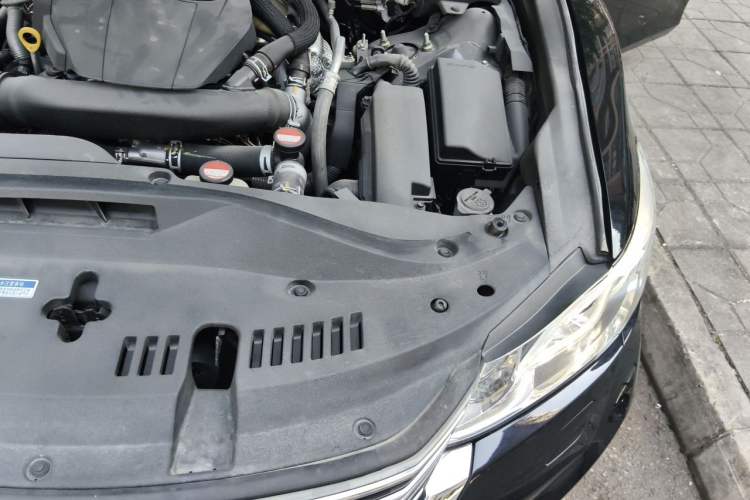 Used Toyota Crown 2015 2.0T Fashion Edition Engine Bay Left