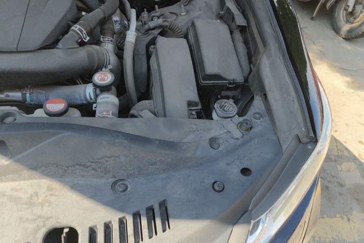 Used Toyota Crown 2015 2.0T Fashion Edition Engine Bay Left