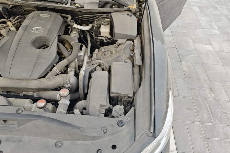Used Toyota Crown 2015 2.0T Fashion Edition Engine Bay Left