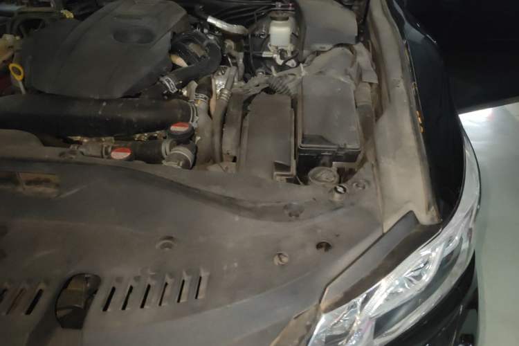 Used Toyota Crown 2015 2.0T Fashion Edition Engine Bay Left