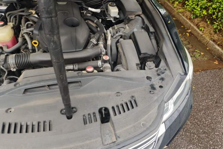 Used Toyota Crown 2015 2.0T Fashion Edition Engine Bay Left