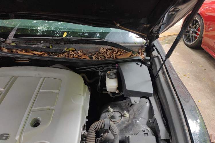 Used Toyota Crown 2015 2.5L Fashion Limited Edition Engine Bay Left