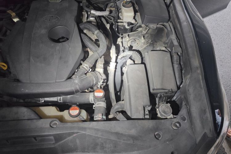 Used Toyota Crown 2015 2.0T Fashion Edition Engine Bay Left