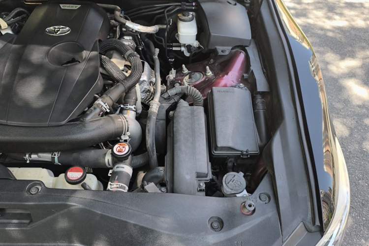 Used Toyota Crown 2015 2.0T Pioneer Edition Engine Bay Left