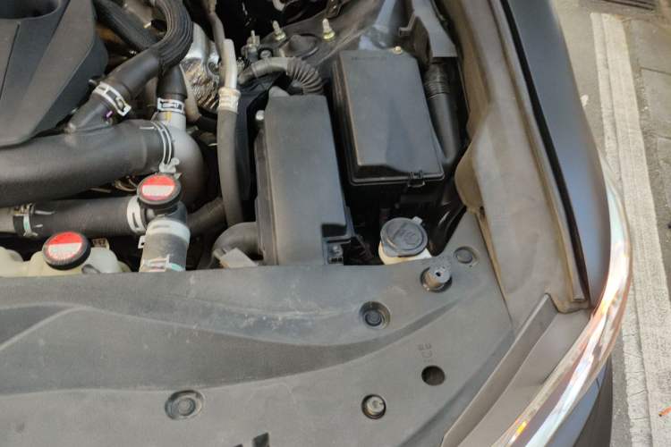 Used Toyota Crown 2015 2.0T Fashion Edition Engine Bay Left