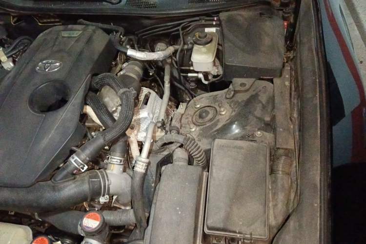 Used Toyota Crown 2015 2.0T Fashion Edition Engine Bay Left
