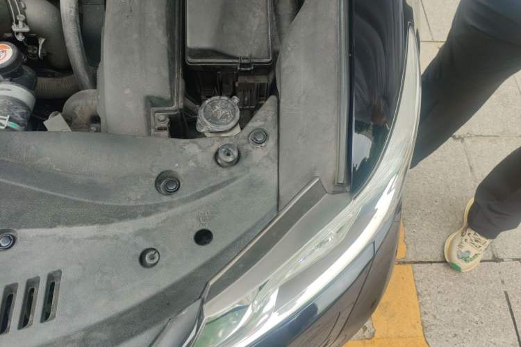 Used Toyota Crown 2015 2.0T Fashion Edition Engine Bay Left