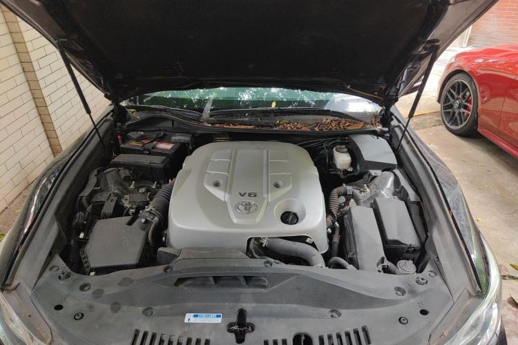 Used Toyota Crown 2015 2.5L Fashion Limited Edition Engine Bay