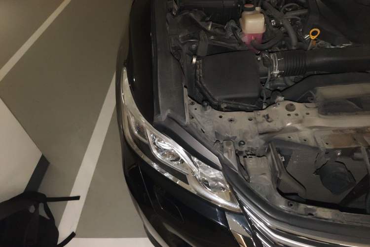 Used Toyota Crown 2015 2.0T Fashion Edition Engine Bay Right