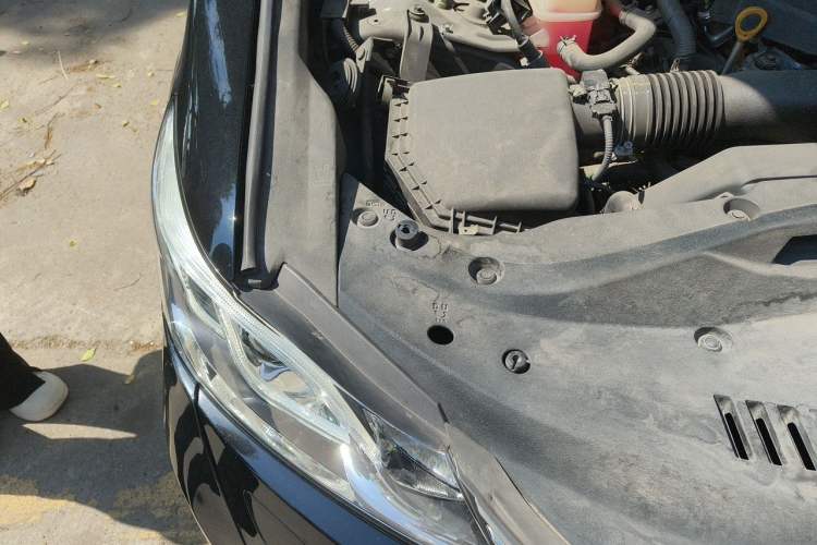 Used Toyota Crown 2015 2.0T Fashion Edition Engine Bay Right