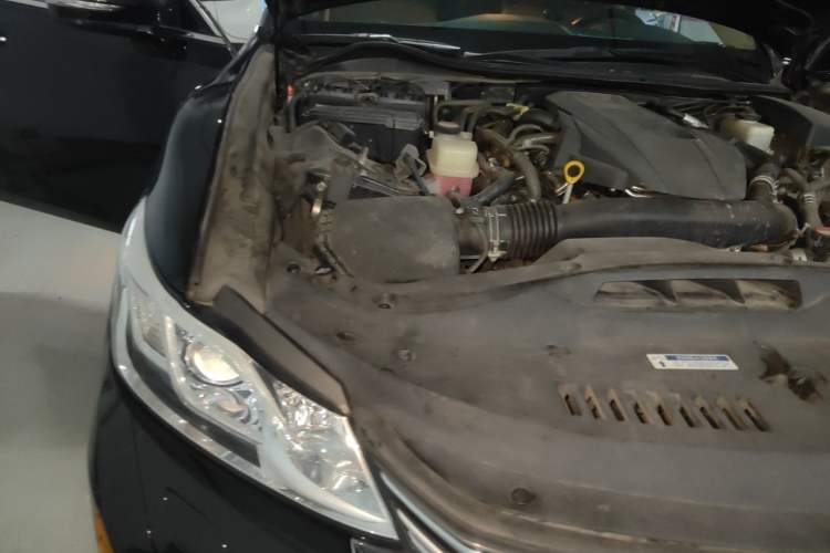 Used Toyota Crown 2015 2.0T Fashion Edition Engine Bay Right