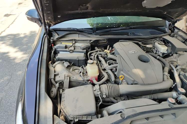 Used Toyota Crown 2015 2.0T Fashion Edition Engine Bay Right