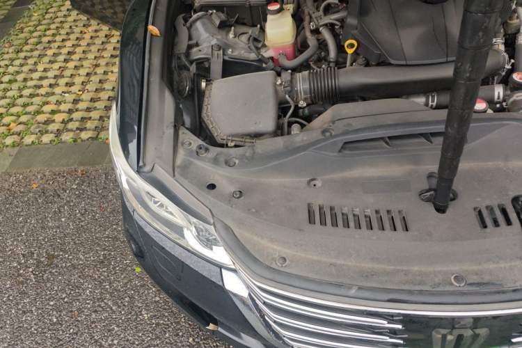 Used Toyota Crown 2015 2.0T Fashion Edition Engine Bay Right