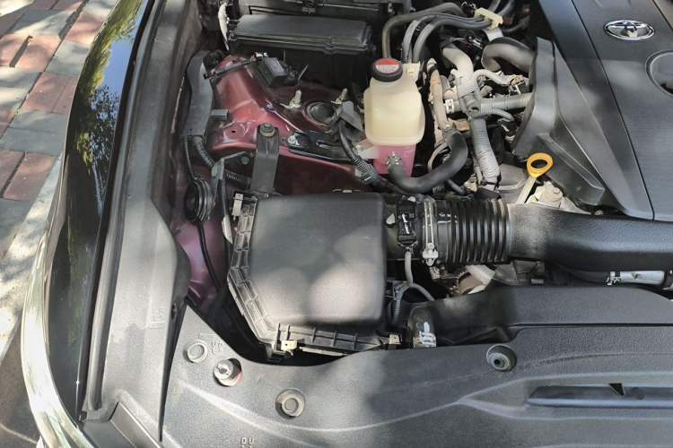 Used Toyota Crown 2015 2.0T Pioneer Edition Engine Bay Right