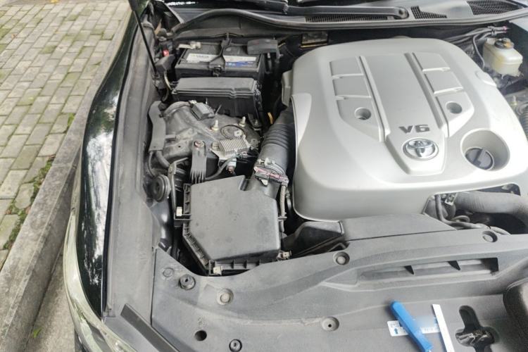 Used Toyota Crown 2015 2.5L Executive Edition Engine Bay Right