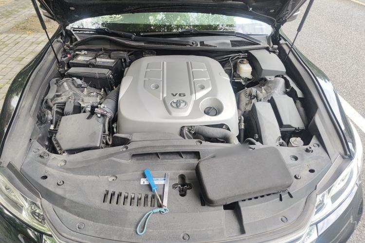 Used Toyota Crown 2015 2.5L Executive Edition Engine Bay