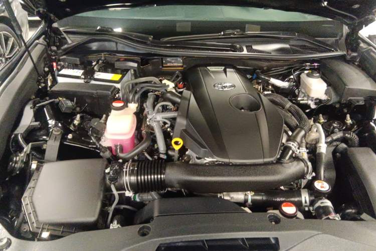 Used Toyota Crown 2015 2.0T Fashion Edition Engine Bay