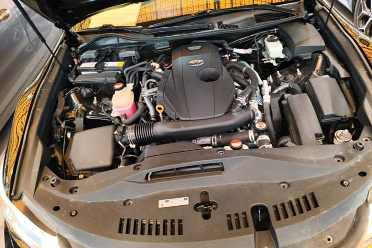 Used Toyota Crown 2015 2.0T Fashion Edition Engine Bay