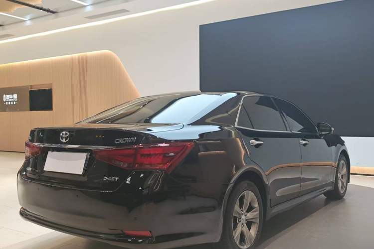 Used Toyota Crown 2015 2.0T Fashion Edition Exterior 4