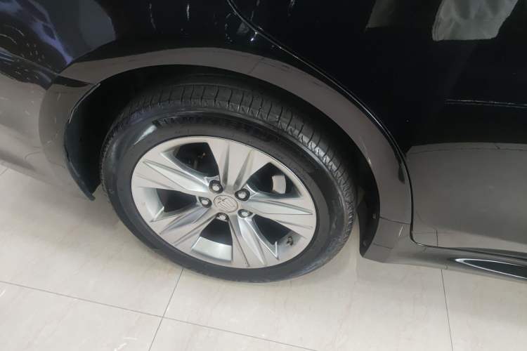 Used Toyota Crown 2015 2.0T Pioneer Edition Exterior 5