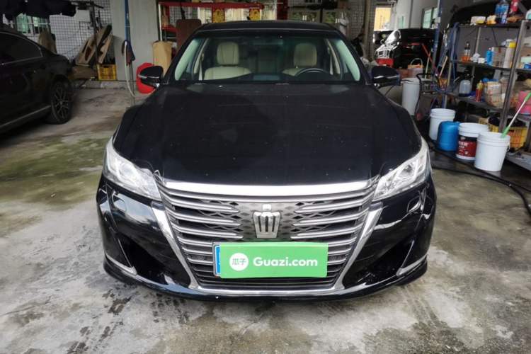 Used Toyota Crown 2015 2.0T Fashion Edition Front