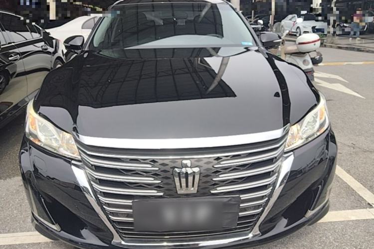 Used Toyota Crown 2015 2.0T Fashion Edition Front