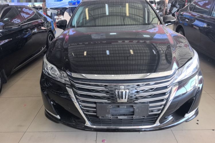 Used Toyota Crown 2015 2.0T Fashion Edition Front