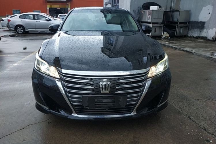Used Toyota Crown 2015 2.0T Fashion Edition Front