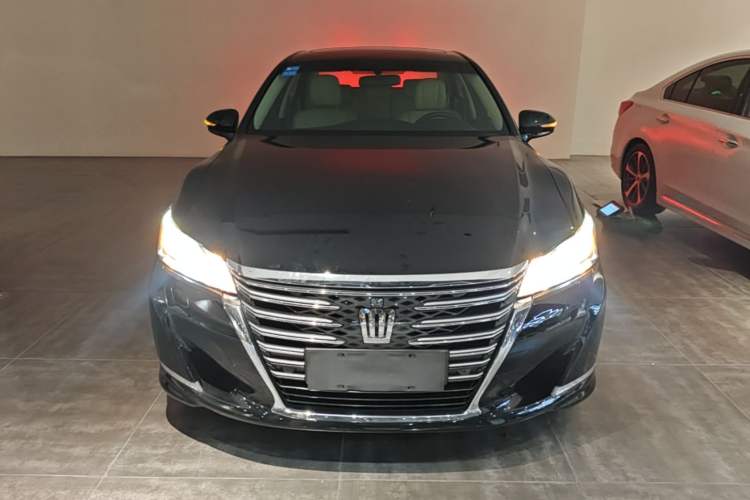 Used Toyota Crown 2015 2.0T Fashion Edition Front