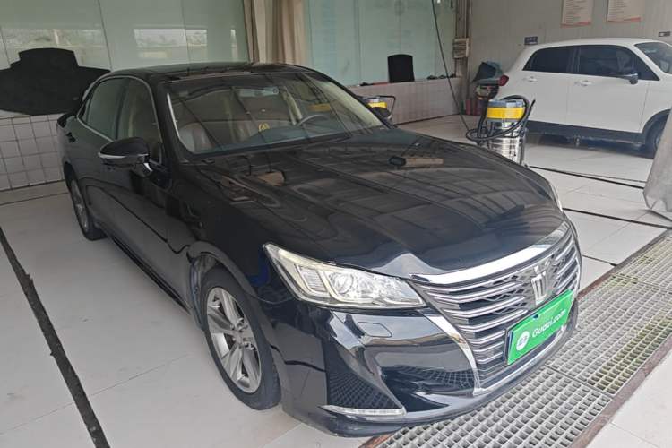 Used Toyota Crown 2015 2.0T Pioneer Edition Front Right 45 Deg