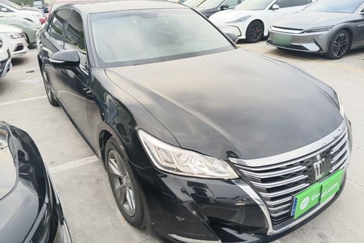 Used Toyota Crown 2015 2.0T Fashion Edition Front Right 45 Deg