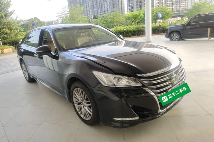 Used Toyota Crown 2015 2.0T Elite Edition Front Right 45 Deg